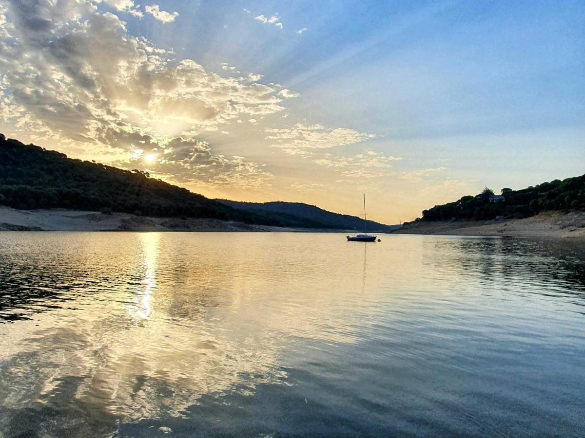 Retiro Chic Frente Al Lago - A 1 Hora De Madrid, Pantano De San Juan Сан-Мартін-де-Вальдейґлесьяс Екстер'єр фото